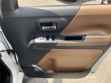 パワーウィンドウ装備です。運転席はオートになっているので、ワンタッチ開閉することが出来ます。