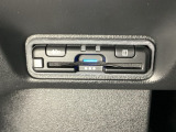 ハンドルの左下にETCがついています。高速道路の料金所の通過も楽々です。 カードの取り出しもしやすい場所についています。