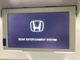 【フリップダウンモニター】大画面モニターで後席でもエンタメをお楽しみいただけます。小さなお子様にも大人気の装備です♪