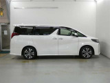 この度は、当社の展示車をご覧いただきまして、誠に有難うございます。自信をもってお勧めできる車となりますので、ごゆっくりご覧頂きたいと思います。