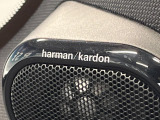 ●harman/kardonサウンドシステム:オーディオ専門メーカーが手掛けるプレミアムスピーカーを装備。多数のスピーカーから、音の粒立ちまで分かる高品質な音楽をお楽しみいただけます。