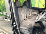 運転席シート廻りは使用感も少なく、良好な状態となっています。前オーナー様が丁寧に使っていたことがよくわかりますね。