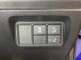 Hondaセンシング用の、VSA(ABS+TCS+横滑り抑制)解除と路外逸脱抑制機能のオンオフスイッチなどはハンドルの右側に装備しています。