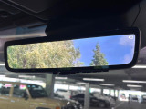 【デジタルインナーミラー】後席の大きな荷物や同乗者で後方が確認しづらい時でも安心!カメラが撮影した車両後方の映像をルームミラー内に表示。クリアな視界で状況の確認が可能です!