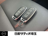 ドアの開閉時、両手が荷物で塞がっている時はキーレスでのカギの解除が大変ですよね。スマートキーはポケットやバッグに入れておけば、ドアロックの解除やスタートが可能です。とても便利な機能ですね