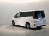 トヨタ高品質中古車洗浄「まるまるクリン」 外装はもちろん、内装はシートを外して見えないところまで徹底洗浄!お客様に責任を持って安心と美しさをお届けします!