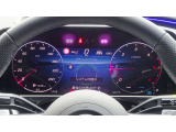 高いレベルの知性を備えたメルセデスの「インテリジェントドライブ」は、ドライバーの疲労を軽減し、安全かつ快適なドライブの一助となります。