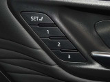 運転席のパワーシートは0名様分までメモリー機能付きです。