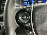 ステアリングにオーディオ操作スイッチが付いています。オーディオ画面に直接タッチしなくても操作が出来ますので、運転に集中できます。