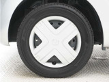 ◆純正ホイール装着車◆シンプルなデザインのホイールキャップ付きです。