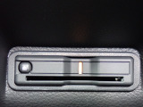■【ETC車載器】が装備されています。セットアップをしてお渡しとなり、ETCカードを差し込むだけで高速道路の利用が可能です。