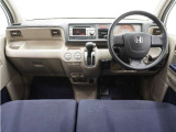 ◆インテリアパネル◆視界広々で非常に運転しやすくロングドライブでも疲れを感じさせないすっきりとまとまったインパネ周りです。