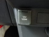 12V電源ソケットを設置しております。周辺機器の充電にご利用頂けます。