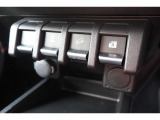 【ヒルディセントコントロール】急な下り坂などではブレーキを自動制御することで車両の加速を抑え、定速走行を実現します!ステアリング操作に集中できるので、安心して運転ができますよ♪