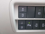 エマージェンシーブレーキは今や必需品!前方走行車との衝突の危険性が高まったとシステムが判断した場合に作動し、警告音を鳴らし、自動的に停車または減速して衝突回避や衝突被害を軽減します。