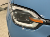 LEDヘッドライトは、点灯の瞬間から最大光量を発揮し、突然暗くなるトンネルなどでの安定感を高めます。