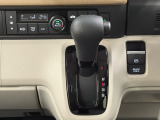 ハンドルにHondaセンシング系のクルーズコントロールやレーンキープアシストなどのスイッチと、オーディオの操作スイッチが装備されています。ハンドルから手を離さず安全に操作できます。