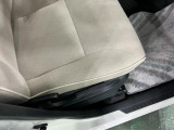 痛みの出やすい運転席シートの角、フロアマット、座面、ともに良好です