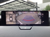 狭い場所での駐車やすれ違いなどでより的確な運転操作に役立つ360&deg;ビューモニターが装備されています。