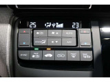 運転席と助手席の温度設定の変更が可能な左右独立タイプのデュアルエアコンです♪♪♪暑がりな人・寒がりな人も誰もが車内を快適にお過ごしいただけます♪♪♪