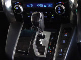 電動パーキングブレーキ・ブレーキホールドを装備してます。ホールド機能は信号待ちが多い一般道で疲労軽減になり、大好評です!