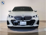 ☆BMWの代名詞とも言える【キドニーグリル】一目見ただけでBMW車であると認識できる確固たるアイコンとして存在感を放ちます☆