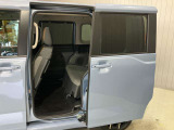 【両側オートスライドドア】子供を乗せたりするのにも隣のお車を気にせずストレスフリー★雨の日などはリモコンキーからドアの開閉ができとても便利♪