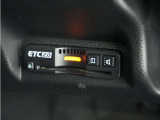 ◆ETC2.0装着◆進化したドライブ体験。料金収受システムだけだったETCが生まれ変わって、高速道路を賢く使うETC2.0に進化しました。多彩な情報サービスが便利で快適なドライブ体験を提供します。