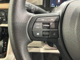 ステアリングにオーディオ操作スイッチが付いています。オーディオ画面に直接タッチしなくても操作が出来ますので、運転に集中できます。
