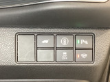 ハンドルの右側にHondaセンシング用のメインスイッチとパワーテールゲートスイッチがついています。パワーテールゲートスイッチは車内からでもテールゲートの開け閉めを電動でできます。