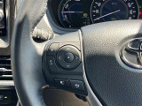 ステアリングスイッチ付きで運転中、前方から目線をそらすことなく、オーディオ等の操作が可能です!
