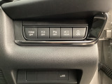 各種機能の切替スイッチは運転席パネル下に集約されています。任意で切り替え可能なため状況に合わせてお使いください。
