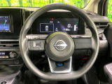インテリアに合わせたデザインのステアリングは、運転される方のことも考え、運転しやすい形状、大きさです。是非一度、実際に触ってお確かめください。