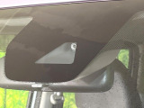 【エマージェンシーブレーキ】走行中に前方の車両等を認識し、衝突しそうな時は警報とブレーキで衝突回避と被害軽減をアシスト。より安全にドライブをお楽しみいただけます。