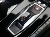 ご来店の場合、ローン審査はとても簡単です。ローンの本申し込みも運転免許証とキャッシュカードがあれば、金融機関お届け印はご不要です。