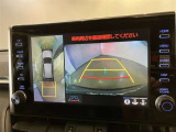 複数のカメラの映像をもとに、クルマを真上から見ているような映像をドライバーに提供し駐車をサポートする機能です。