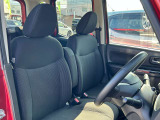 アームレストがついてます。長い距離を運転しても疲れにくいですよ!
