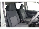 しっかりとしていて上質な座り心地のシートです。 座り心地も良くて長時間の運転も快適ですよ。 肌触りの良いシートが評判です。
