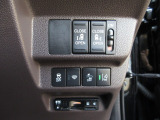 ETC付。高速道路の料金所はキャッシュレスで通過です。両側電動スライドドア。荷物で手が塞がる時など簡単にドアの開閉が出来ます。視認性もよく操作しやすいインパネ回りのスイッチ類です。