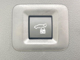【パワーバックドア】スマートキーや運転席のボタンを押すだけでリアゲートが自動で開閉します!荷物を持っている時や、高い位置にあるバックドアを閉める際に便利な機能です♪