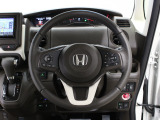 【運転席まわり】Honda独自の設計思想に基づき、自然に手を伸ばした先に操作したいものがあるようレイアウトを追求 !