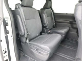 リアシートも厚く、長時間の移動もらくらくです!車種によってはラゲージスペースやトランクへのアクセスも可能!乗り心地・使い勝手共に充実です!!