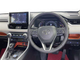 運転席まわりです。 各操作スイッチは使いやすい位置に配置されてます。