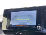 バックモニター付なので後退時に後方が見えるので安心。 車は構造上、死角がたくさんなので万が一を考えると必須ですね。 あくまで補助の為の装備、バックは目視で確認する事が重要ですよ。