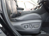パワーシート搭載。微妙な調整が手軽にでき、ピッタリなポジションで運転することが可能です。