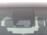 サポカーは、高齢運転者を含めたすべてのドライバーによる交通事故の発生防止・被害軽減対策の一環として、国が推奨する新しい自動車安全コンセプトです。詳しくは販売店スタッフまでおたずねください。