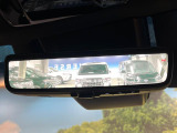 【デジタルインナーミラー】後席の大きな荷物や同乗者で後方が確認しづらい時でも安心!カメラが撮影した車両後方の映像をルームミラー内に表示。クリアな視界で状況の確認が可能です!
