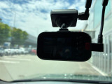 走行中、車両前方で発生したアクシデントなどを、このドライブレコーダーが記録します。万が一の時の証拠資料として有効だから安心です。