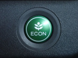 エンジン、エアコンなどを制御し低燃費な『ECONモード』に、また走りを楽しみたいとき、空調など快適性を重視したいときにはスイッチOFFで通常モードに切り替えができます!