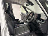 ゆったりとくつろげて、使いやすい運転席